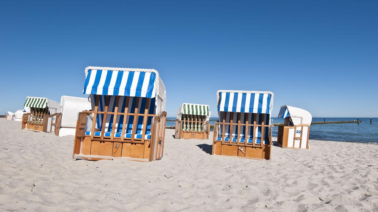 boltenhagen-ostsee-strandkoerbe-t-126489291.jpg
