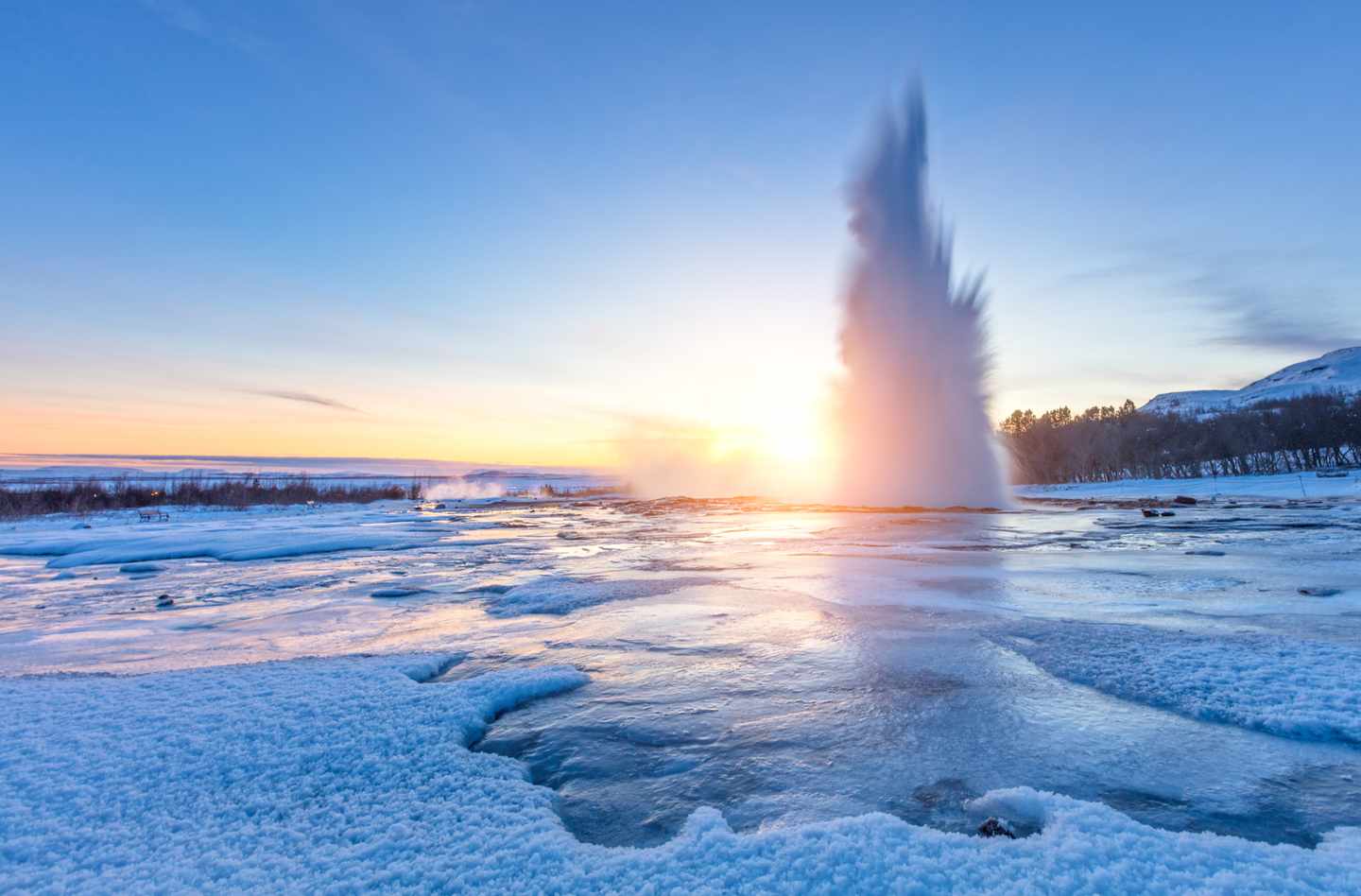 island-geysir-sonnenuntergang-g-883774578.jpg