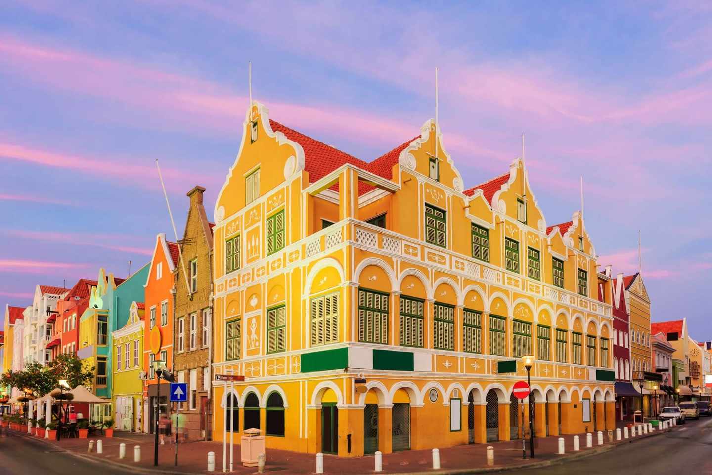 curacao-willemstad-haeuser-g-472905636.jpg