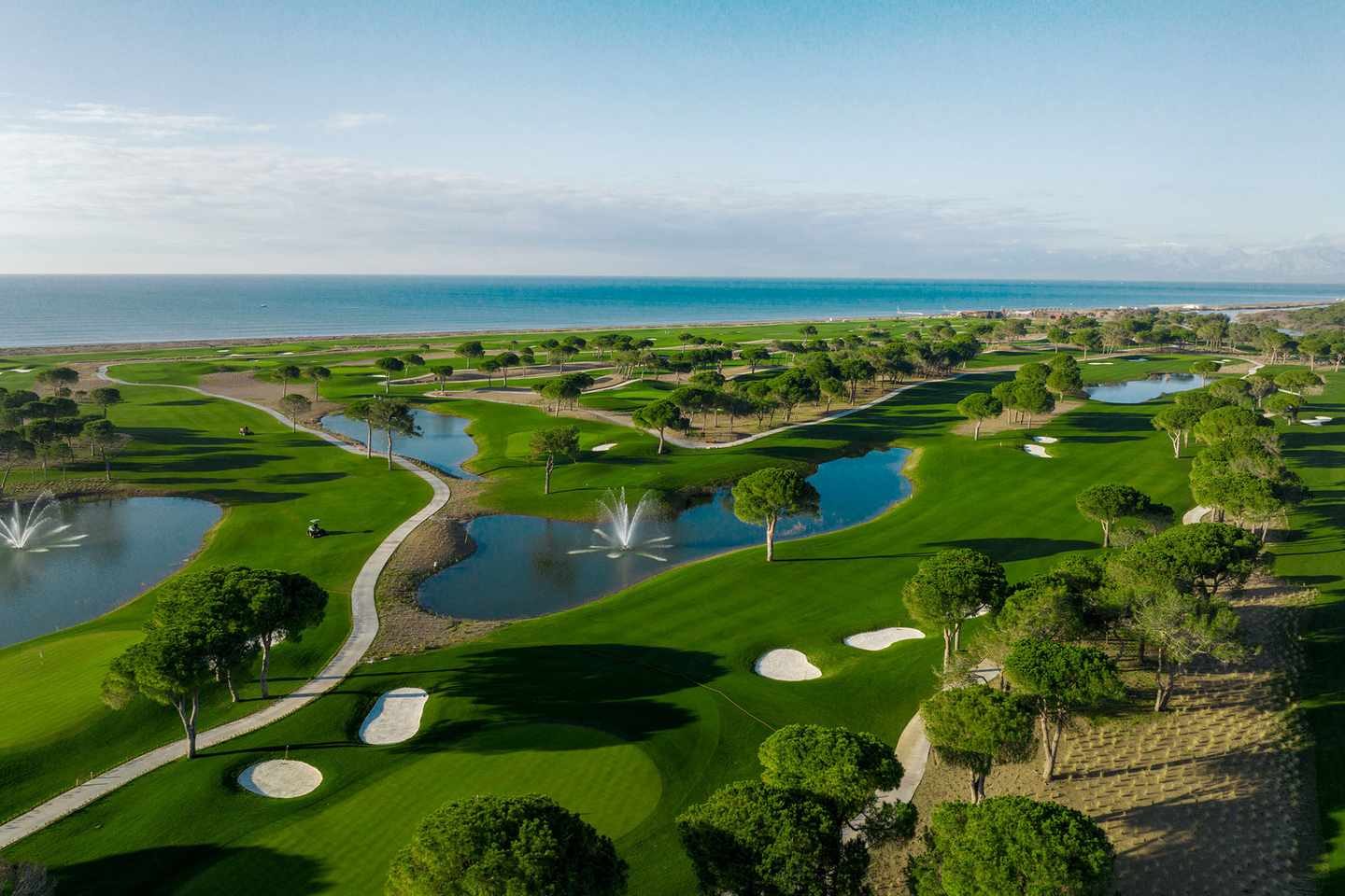 tuerkei-belek-golfplaetze-Cullinan-links-golf-club-mit-kuestenstreifen-und-seen-sharepoint-Cullinan_100.jpg
