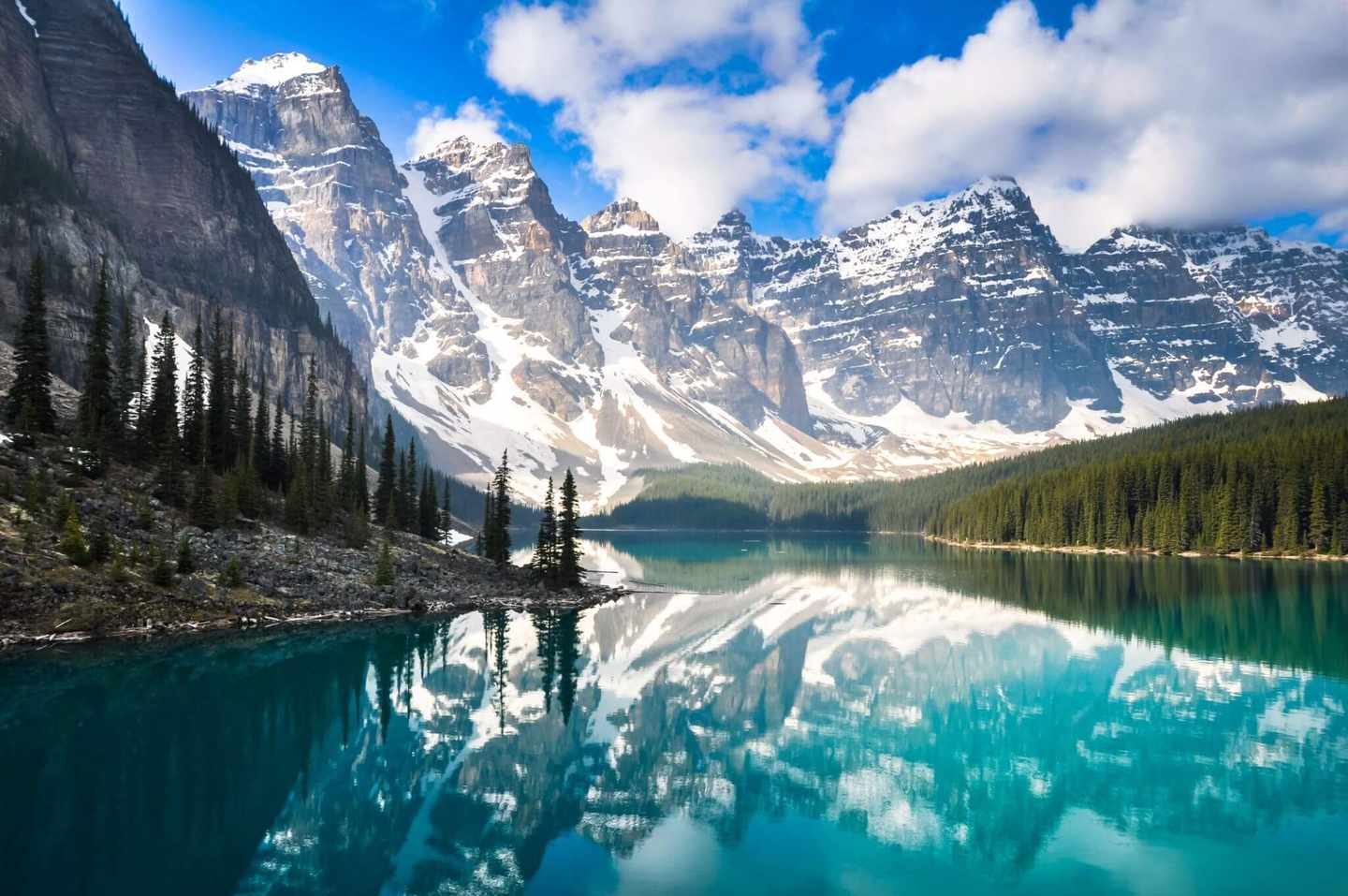 kanada-rocky-mountains-moraine-lake-g-525508231.jpg