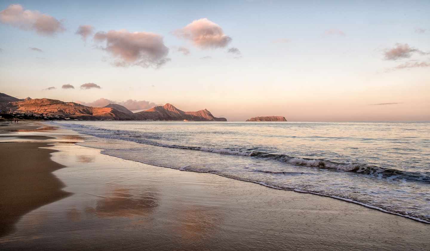 portugal-madeira-porto-santo-abendlicht-strand-g-688607828.jpg