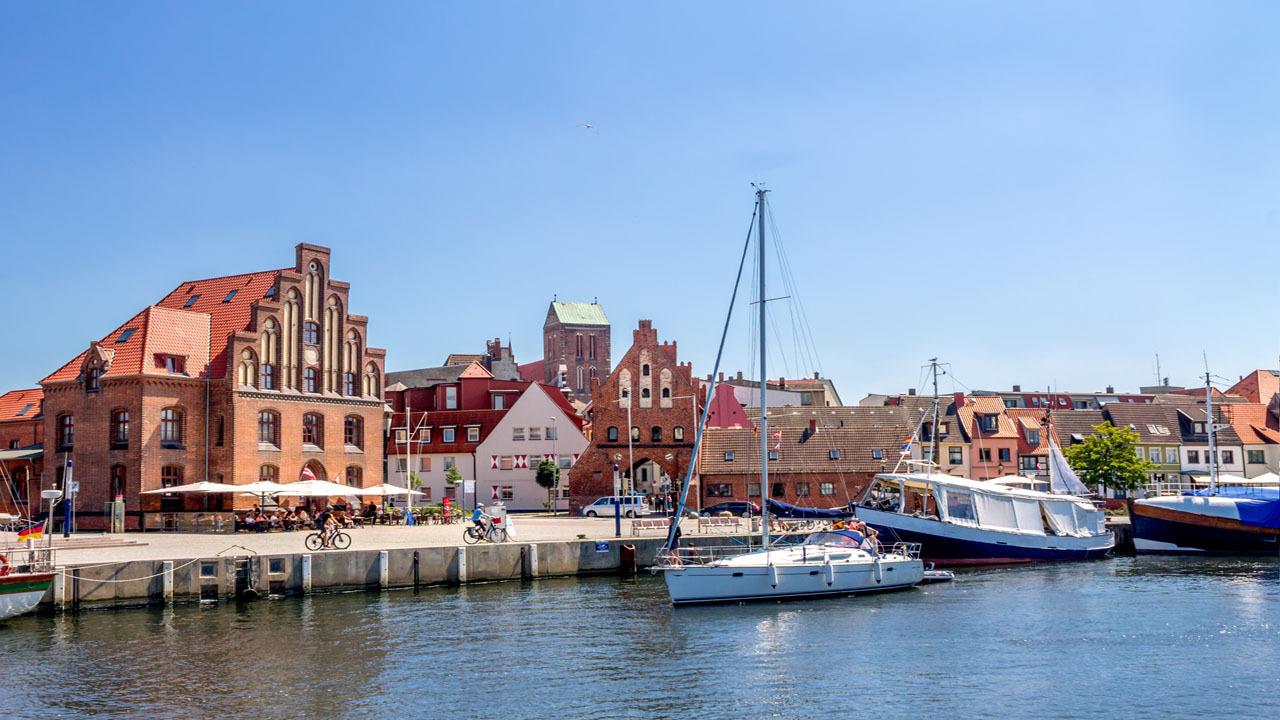 wismar-hafen-t-518199086.jpg