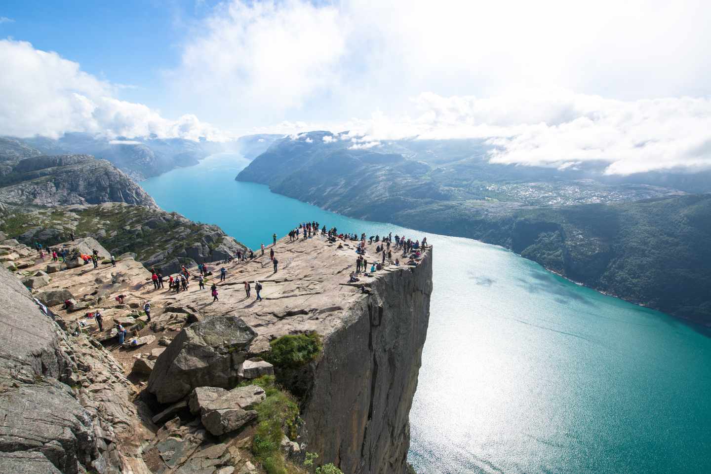 norwegen-preikestolen-kanzelfelsen-aussicht-fjord-landschaft-g-886004240.jpg