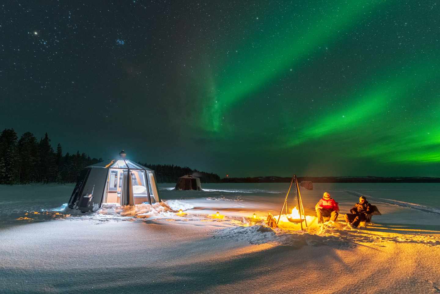 Entspannt Nordlichter beobachten in der Nähe von Jokkmokk in Schwedisch-Lappland