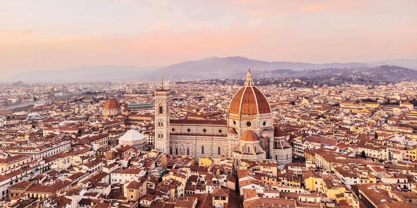 italien-florenz-skyline-bei-sonnenuntergang-g-2078420431.jpeg