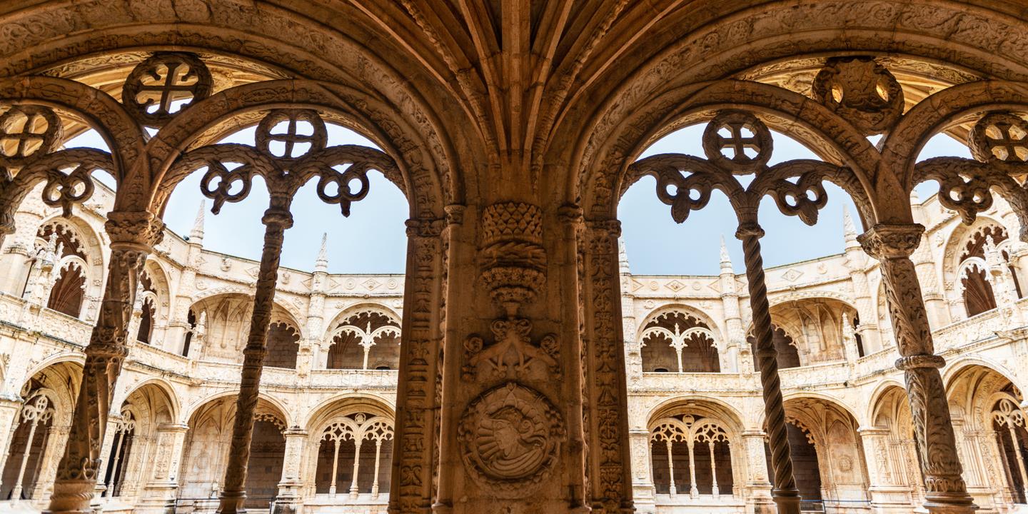 portugal-lisabon-hieronymus-kloster-g-967926378.jpg
