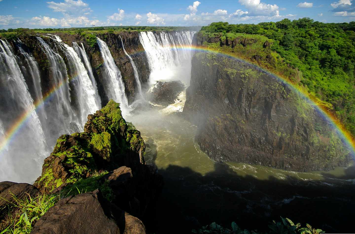 botswana-victoria-falls-klein-g-461796081.jpg