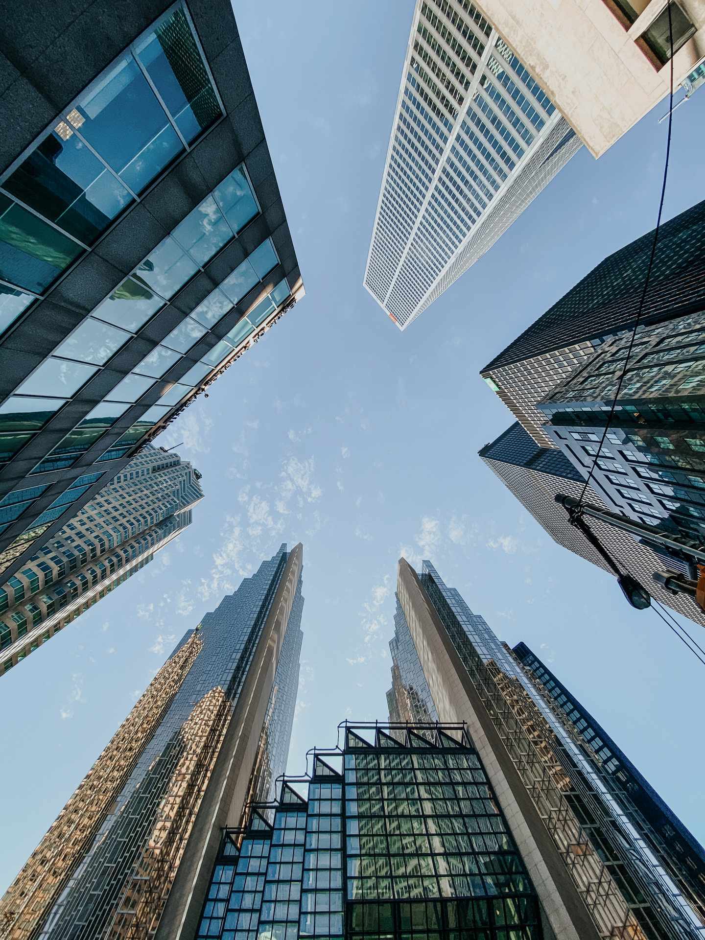 blte80f8a4f8998439e-kanada-ontario-toronto-froschperspektive-finanzdistrikt-g-1474078087_bearbeitet.jpg Kanada Urlaub: Finanzdistrikt in Toronto aus der Froschperspektive