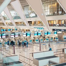 suedafrika-people-airport-g-2158237772.jpg
