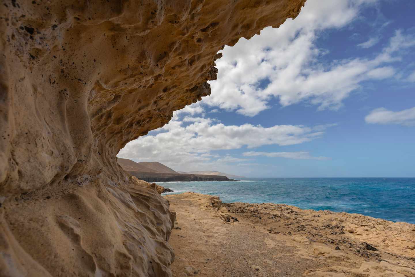 spanien-kanaren-fuerteventura-ajuy-kueste-hoehlen-felsen-atlantik-sehenswuerdigkeiten-g-2267257958.jpg