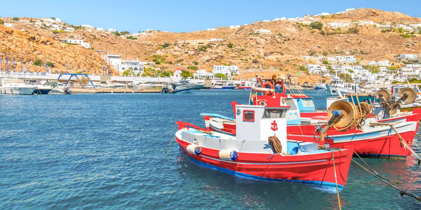 griechenland-mykonos-hafenbucht-bunte-fischkutter-g-2179728951.jpg