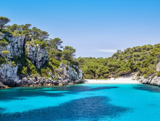 Reiseziel im September. Bucht auf Menorca.