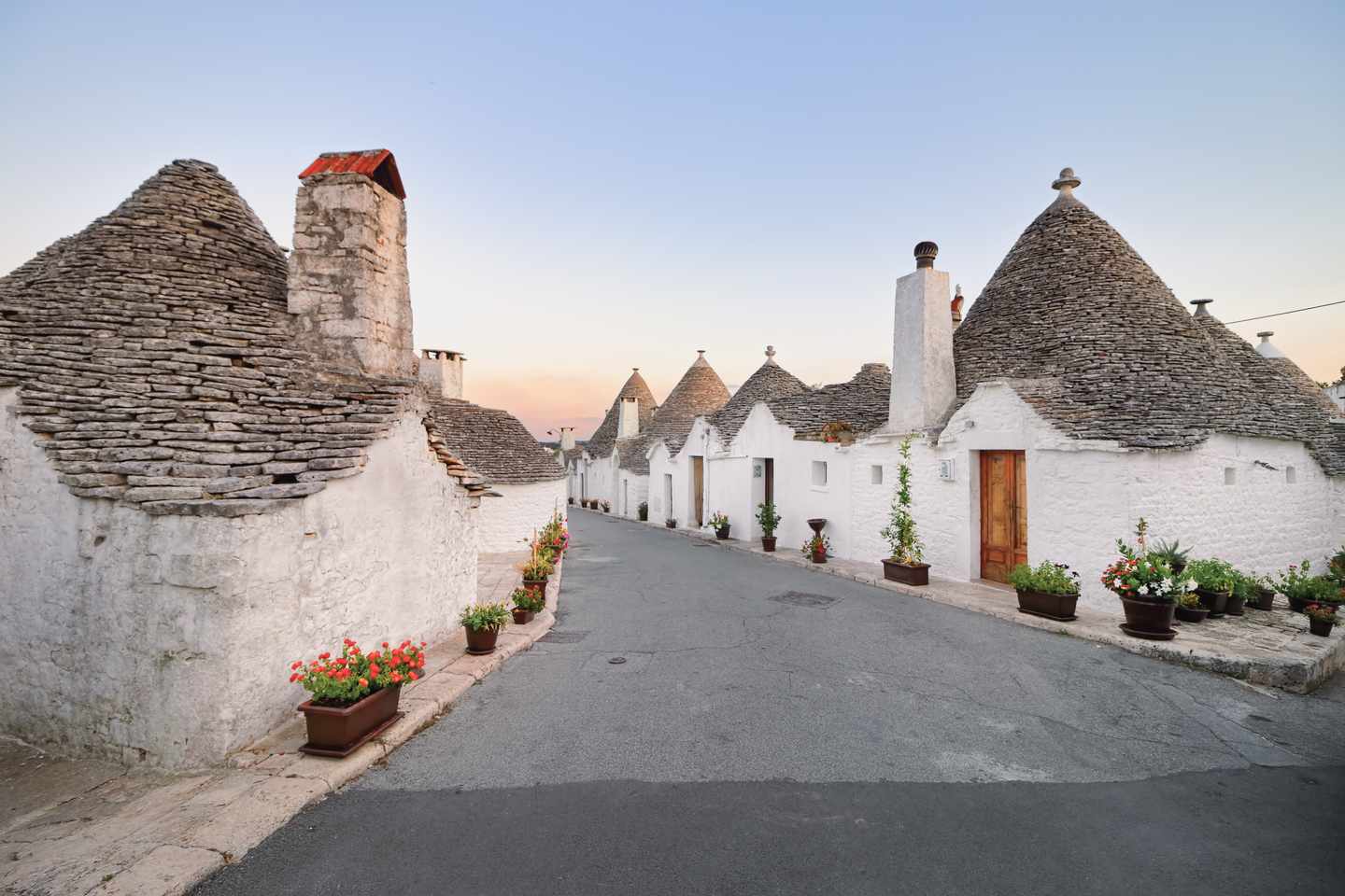 italien-apulien-alberobello-traditionelle_häuser-g-1246907012.jpg