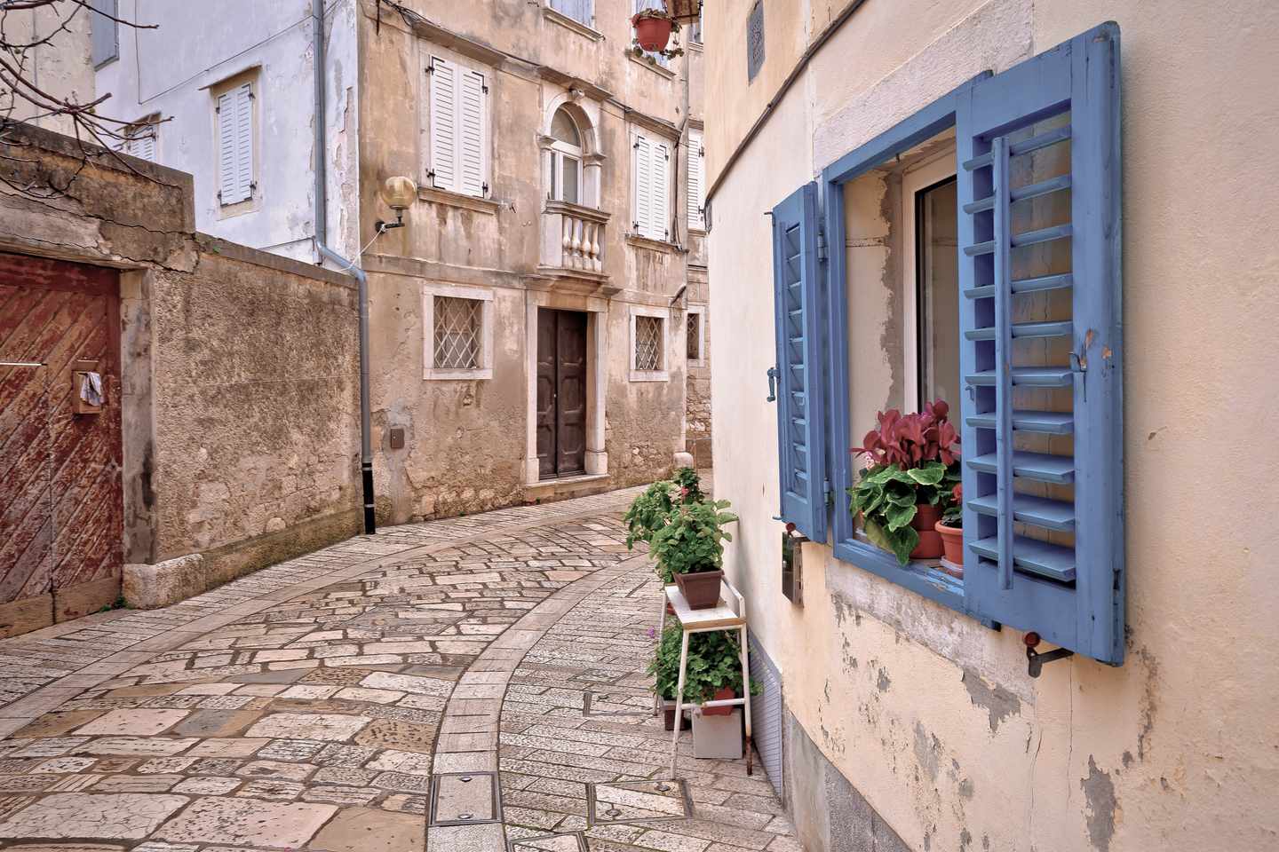 kroatien-istrien-porec-gasse-g-908756044.jpg