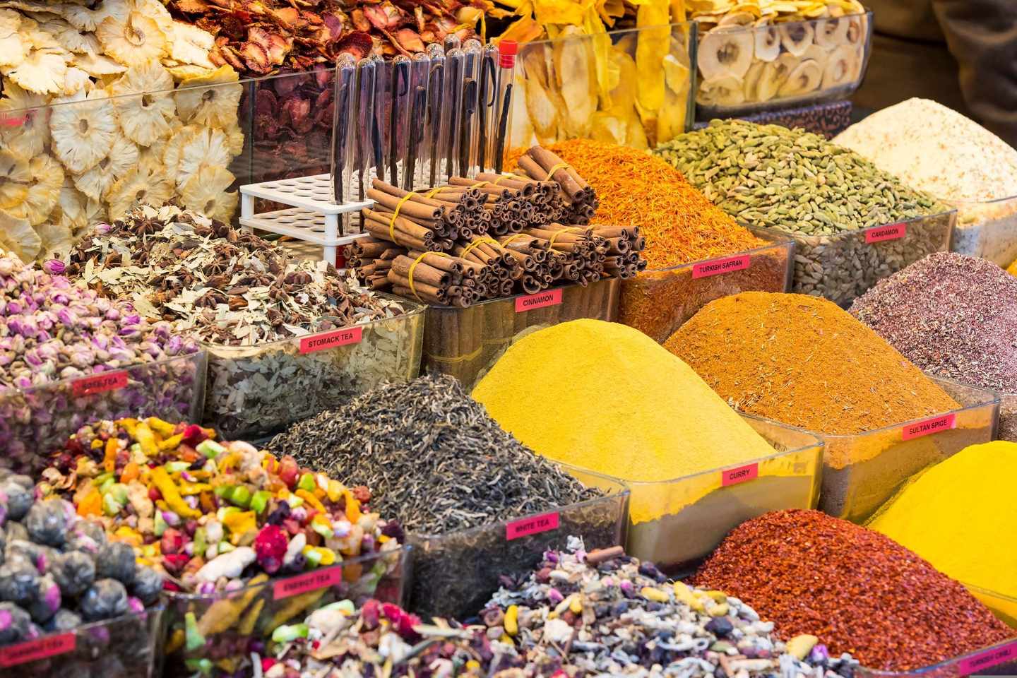 Dubai-Markt-Gewürze-dertour-g-831558134.jpg