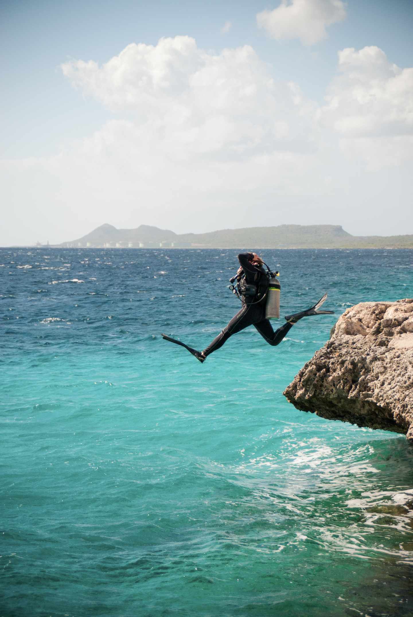 blta9b828b2c3070e72-bonaire-sprung-ins-wasser-vom-taucher-g-506106703.jpg Taucher springt auf Bonaire ins Wasser
