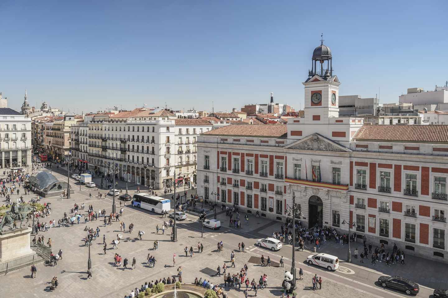 spanien-madrid-skyline-puerta-del-sol-g-1160698944_bearbeitet.jpg