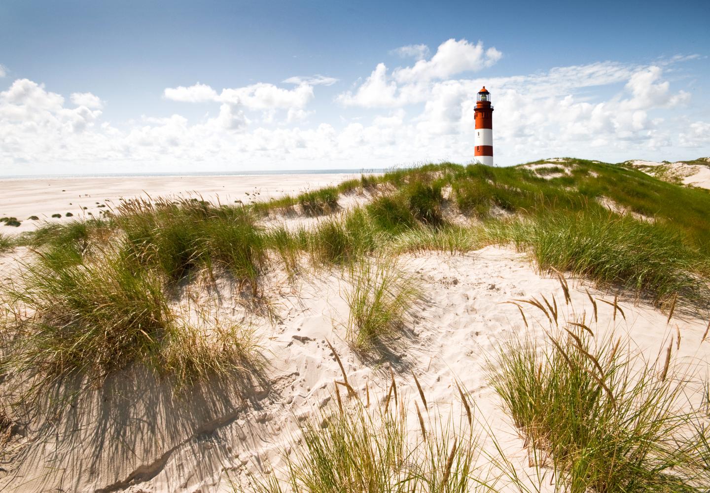 Deutschland-Borkum-Strand-mit-Leuchtturm-g-182216342_bearbeitet.jpg