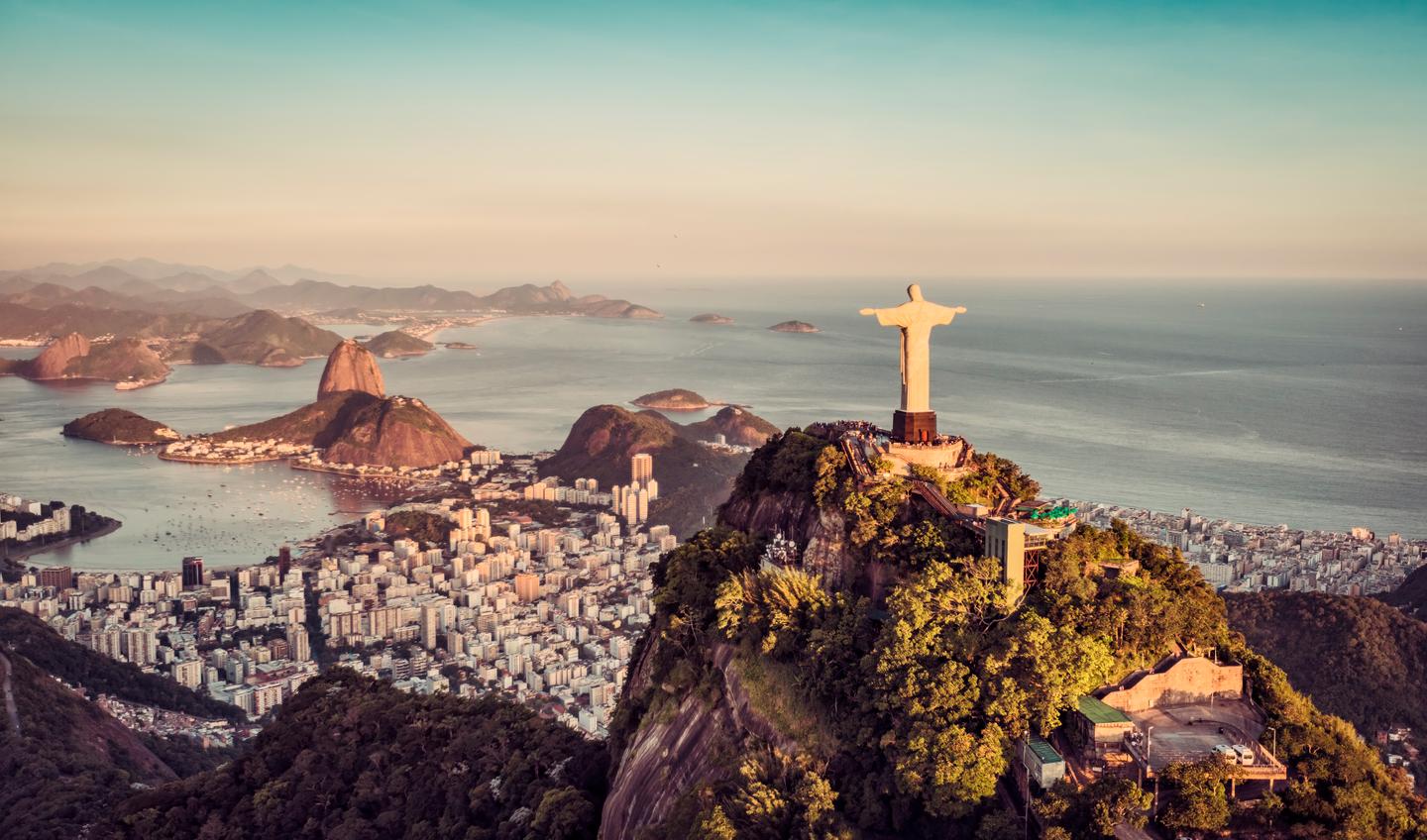 reisetrends-reisesoundtrack-rio-zuckerhut-jesus-608540602.jpg