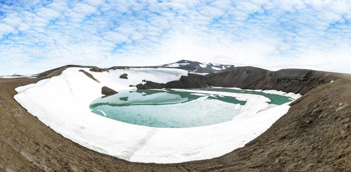 island-myvatn-t-480322470.jpg