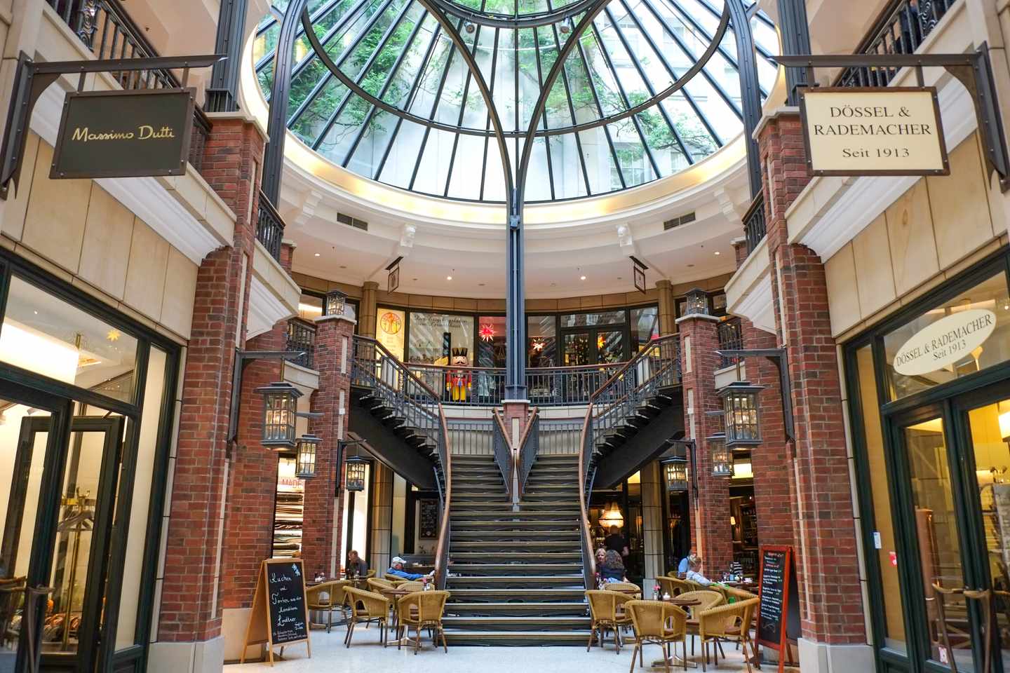 hamburg-moenckebergstrasse-levantehaus-privat.jpg