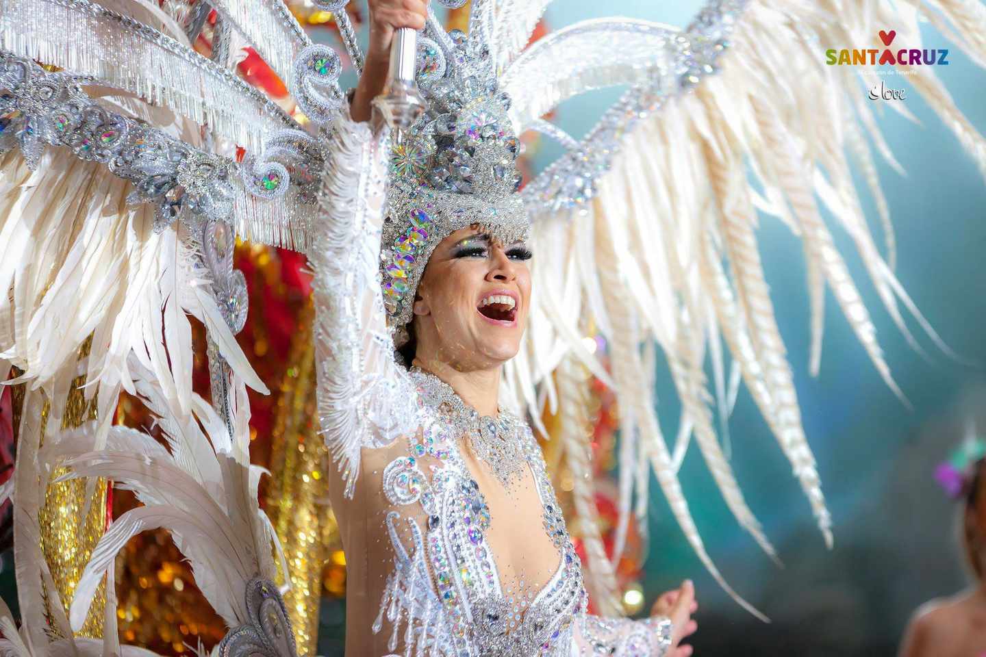 teneriffa-karneval-taenzerin-kostuem-fa-lang-27788039_1701271409895716_6853902903992173311_o.jpg