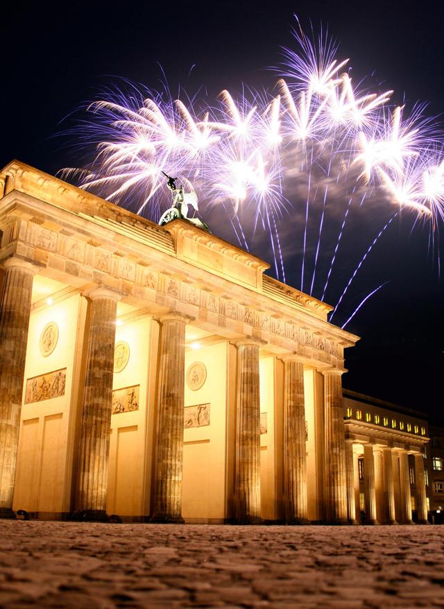 silvester-brandenburger-tor-berlin-t-176858692.jpg