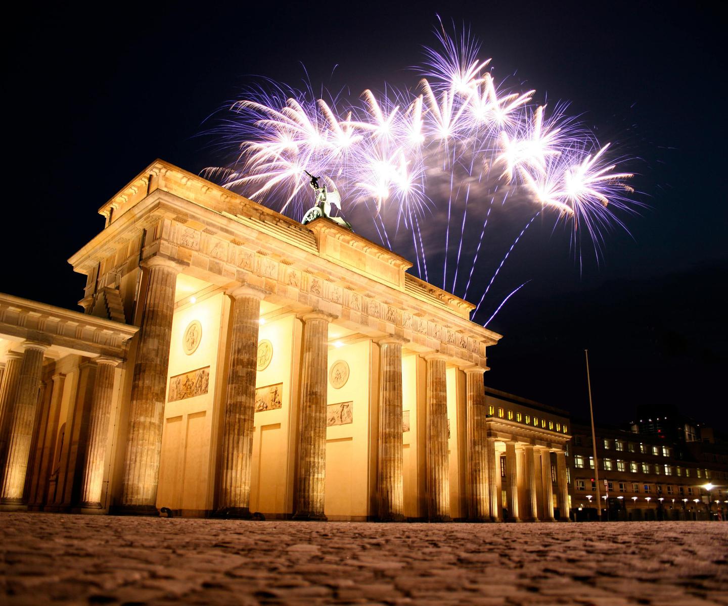 silvester-brandenburger-tor-berlin-t-176858692.jpg