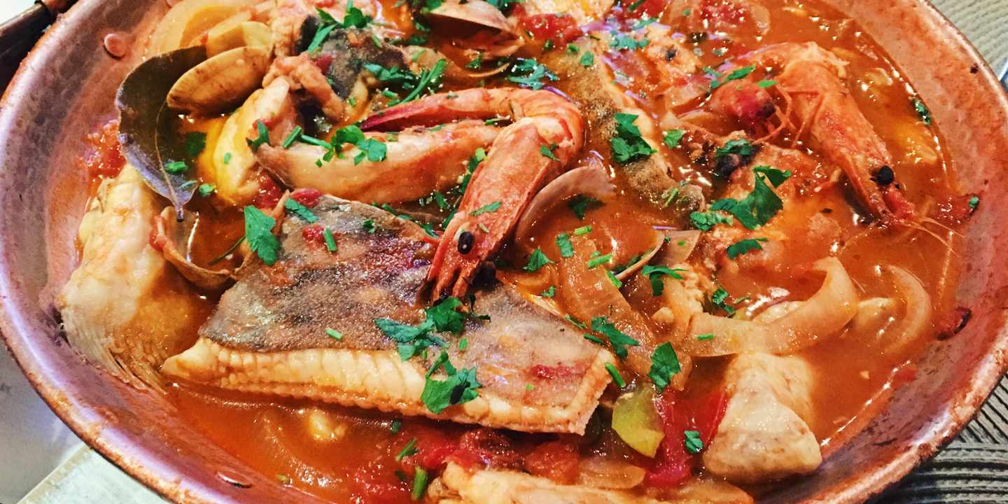 portugal-azoren-cataplana-fisch-meeresfruechte-g-901398086.jpg