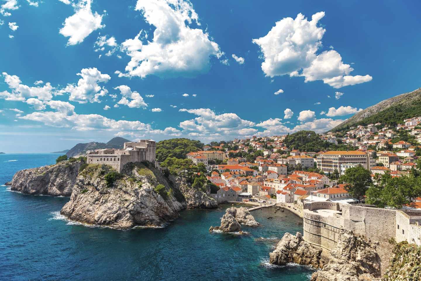 europa-kroatien-dubrovnik-stadt-ansicht-meer-g-516791906.jpg