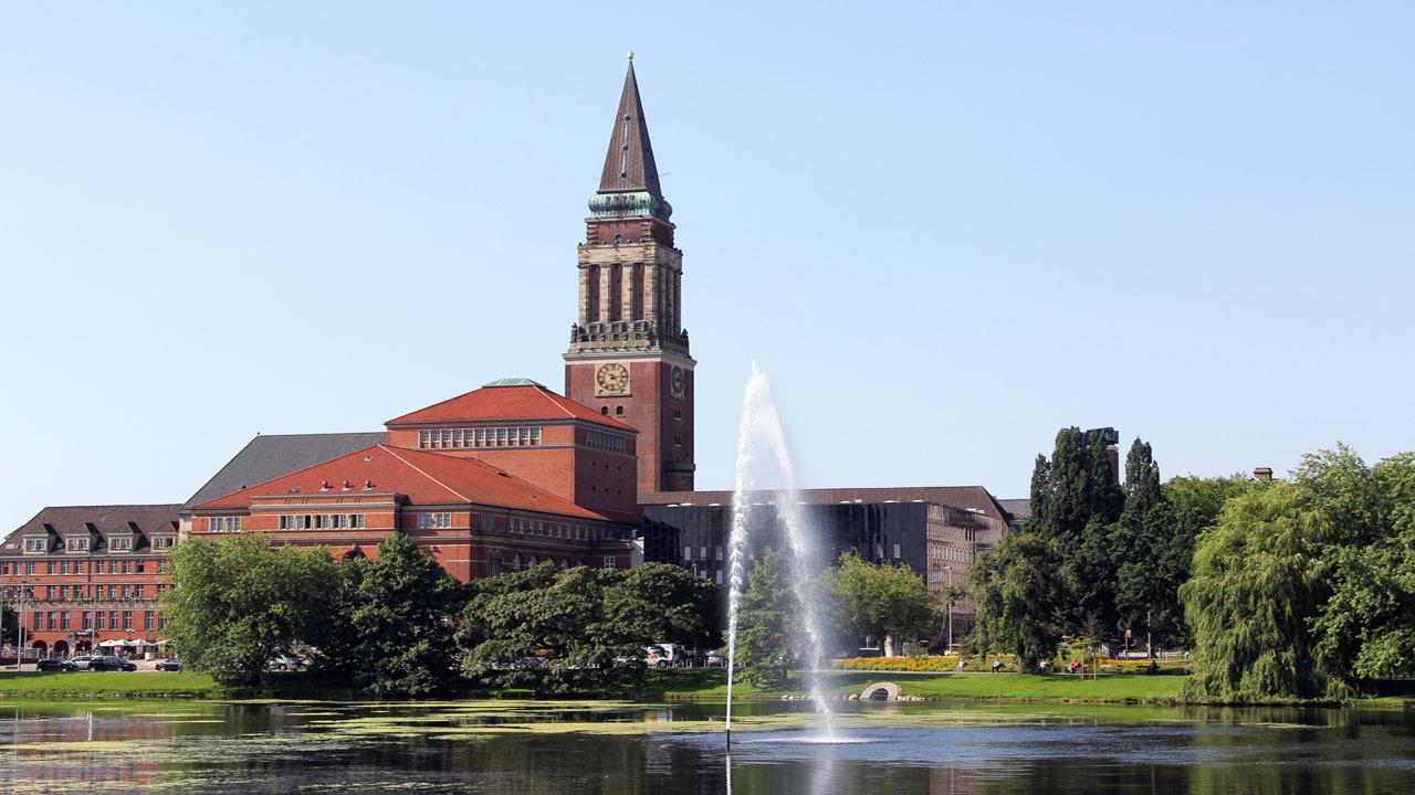 kiel-rathaus-t-142289708.jpg