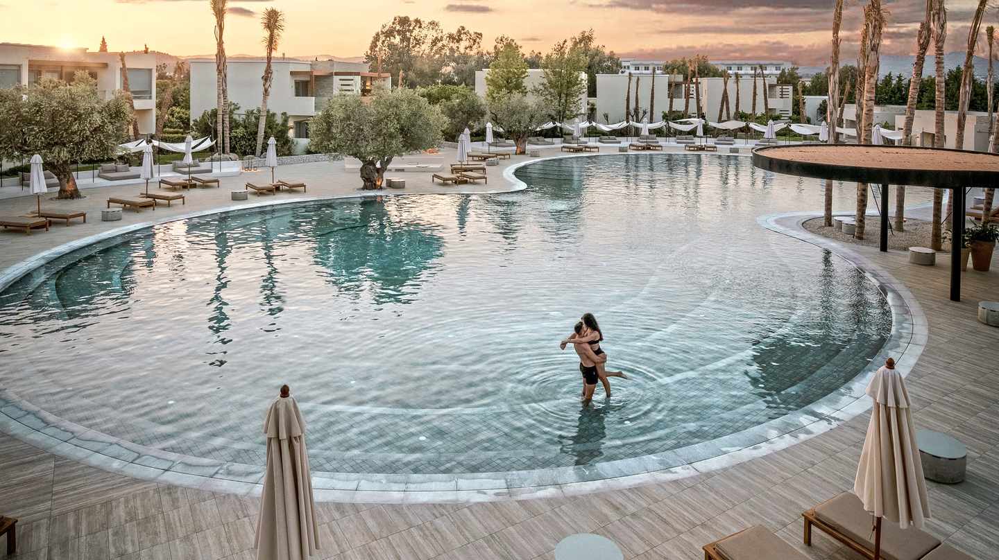 griechenland-rhodos-sentido-port-royal-villas-spa-pool-paar-cmi.jpg