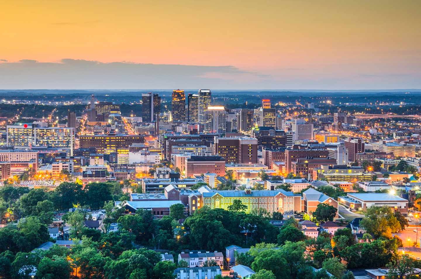usa-alabama-birmingham-skyline-t-530160167.jpg
