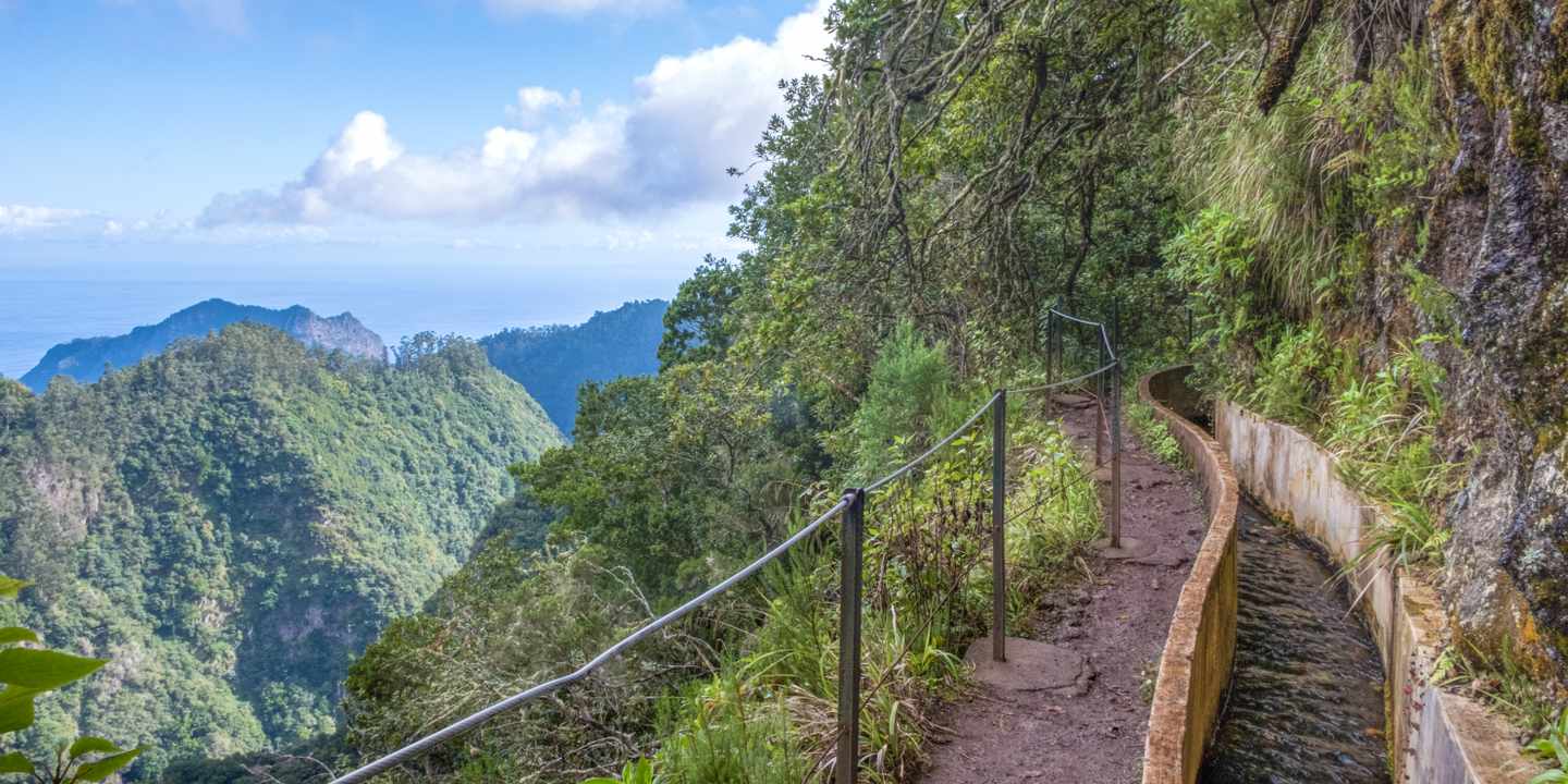 portugal-madeira-levada-do-furado-ribeiro-frio-wanderweg-bergblick-g-1187156412.jpg