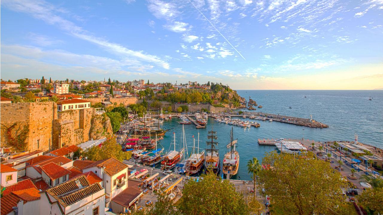 antalya-altstadt-hafen-t-526535619.jpg