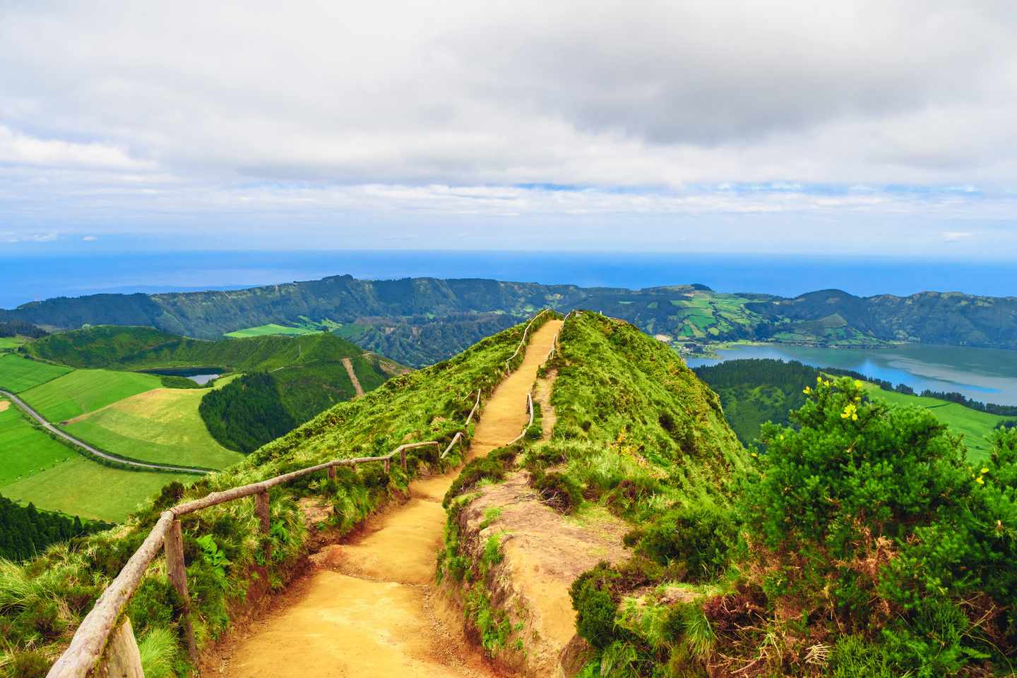 portugal-azoren-sao-miguel-sete-cidades-wanderweg-klein-g-1093307456.jpg