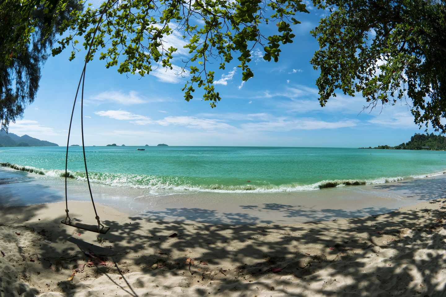 thailand-koh-chang-klong-prao-beach-t-628360224.jpg