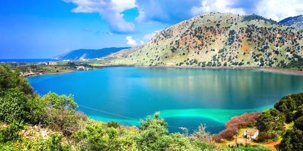 Georgioupolis_Kreta_Bucht_Strand_GettyImages-1008897308.jpg