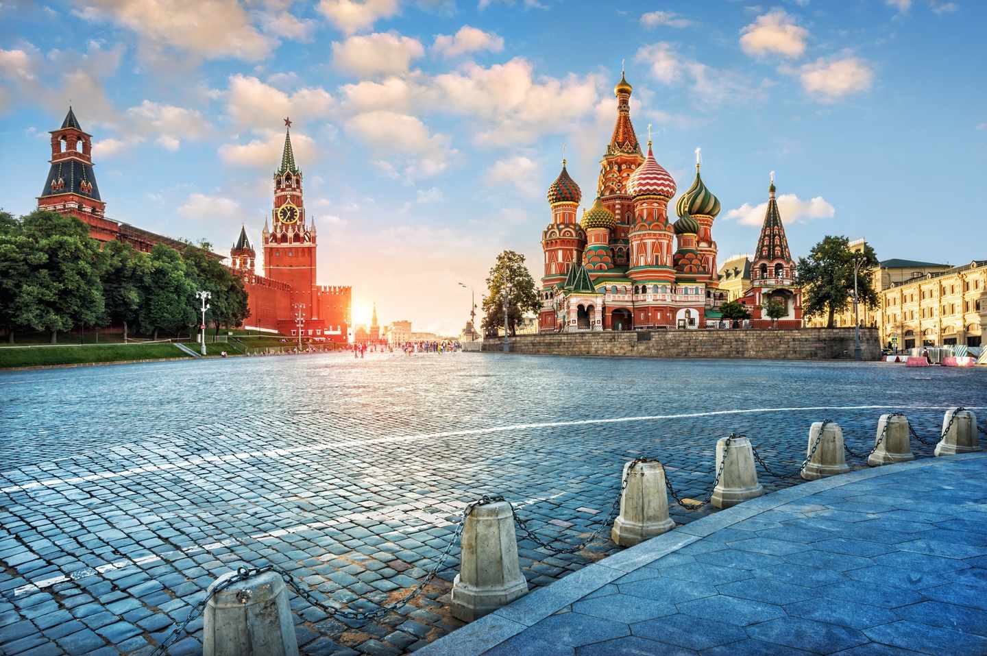 russland-moskau-roter-platz-kreml-basil-kathedrale-t-839524406.jpg