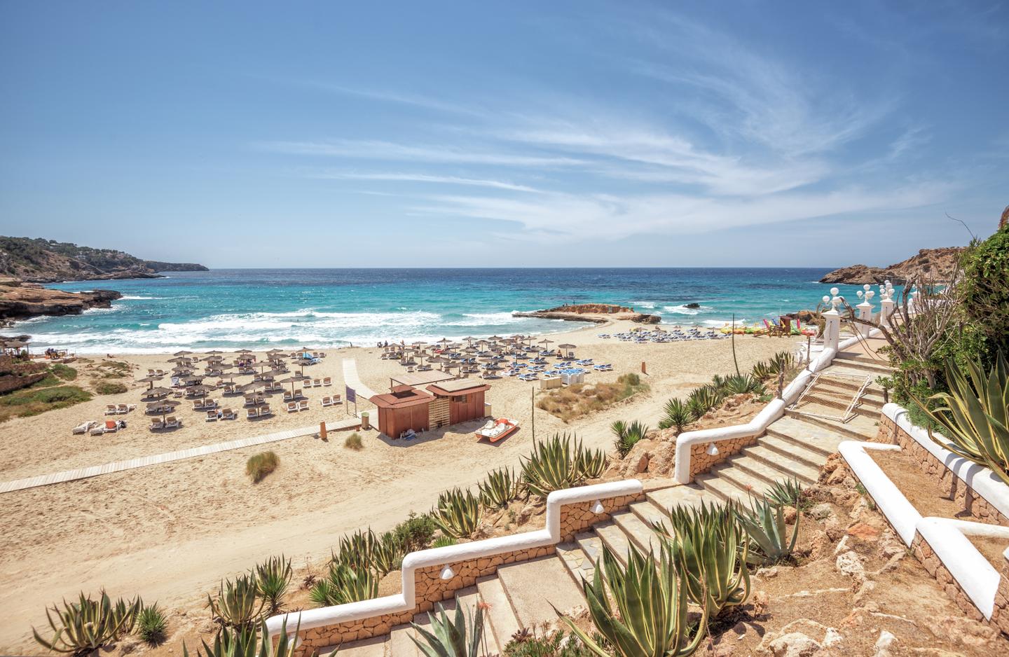 spanien-ibiza-cala-tarida-panoramablick-strand-g-470022330_bearbeitet.jpg