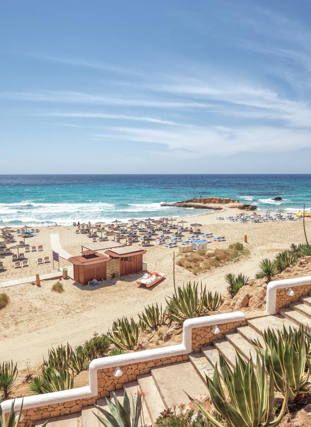 Reiseziele Ostern spanien-ibiza-cala-tarida-panoramablick-strand-g-470022330_bearbeitet.jpg