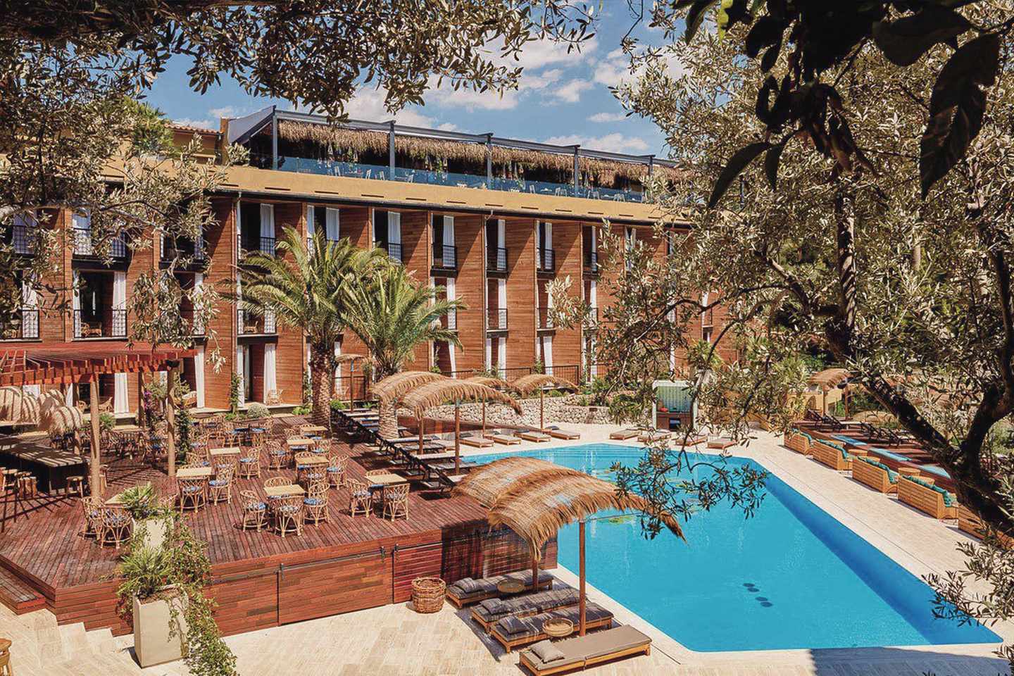 blt986a830e889047fa-spanien-mallorca-westen-bikini-island-und-mountain-port-soller-der-atc-pmi14206b-2.jpg Schönste Hotels Mallorca: Pool und Terrasse des Bikini Island & Mountain Port Sóller