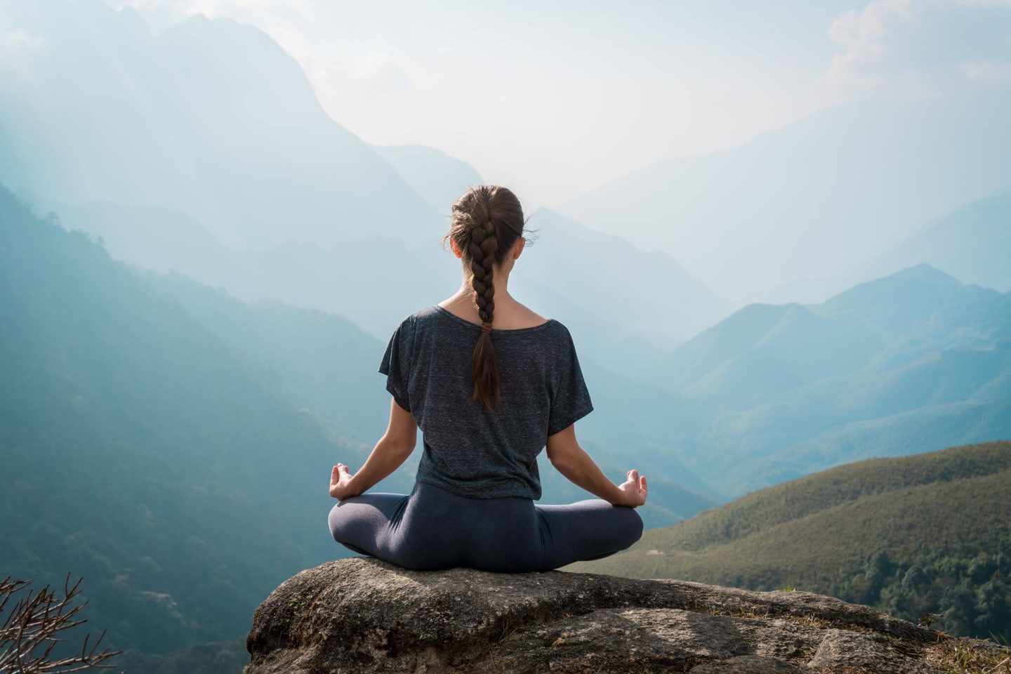 portugal-madeira-frau-macht-yoga-g-936401344.jpg