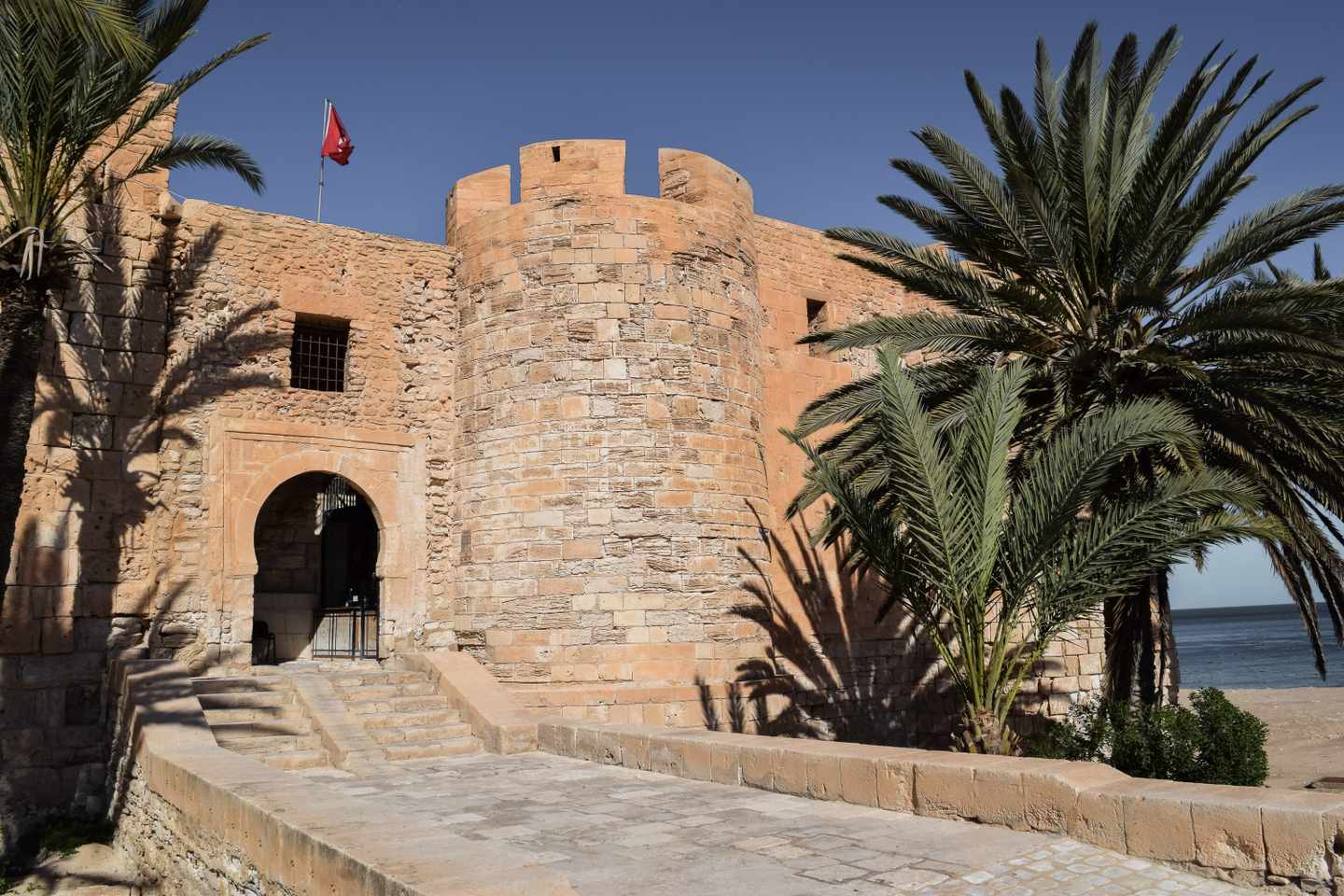 tunesien-djerba-borj-kebir-houmt-souk-g-826319960.jpg