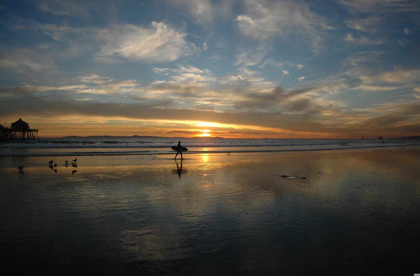 usa-kalifornien-huntington-beach-surfer-sonnenuntergang-g-145183787.jpg