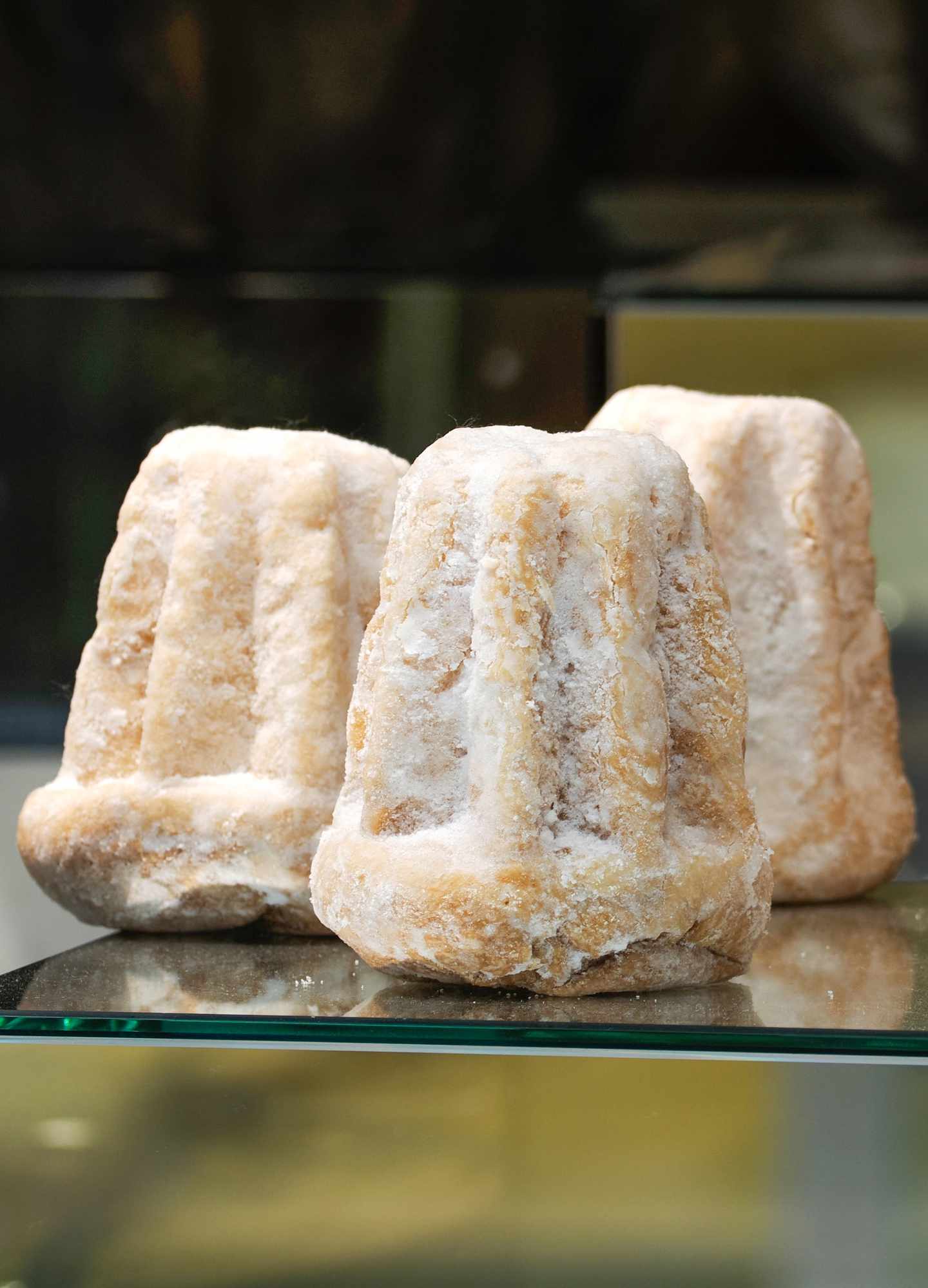 blt81a20ab963b0f183-italien-verona-pandoro-di-verona-g-2162092328.jpg Traditioneller Weihnachtskuchen aus Verona: der Pandoro di Verona, sternenförmiger Kuchen mit Puderzucker bestäubt