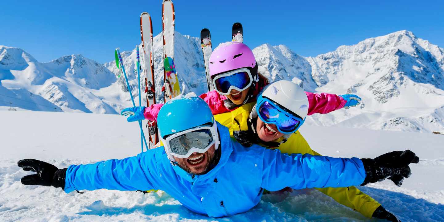 alpen-familie-schnee-g-452660911.jpg
