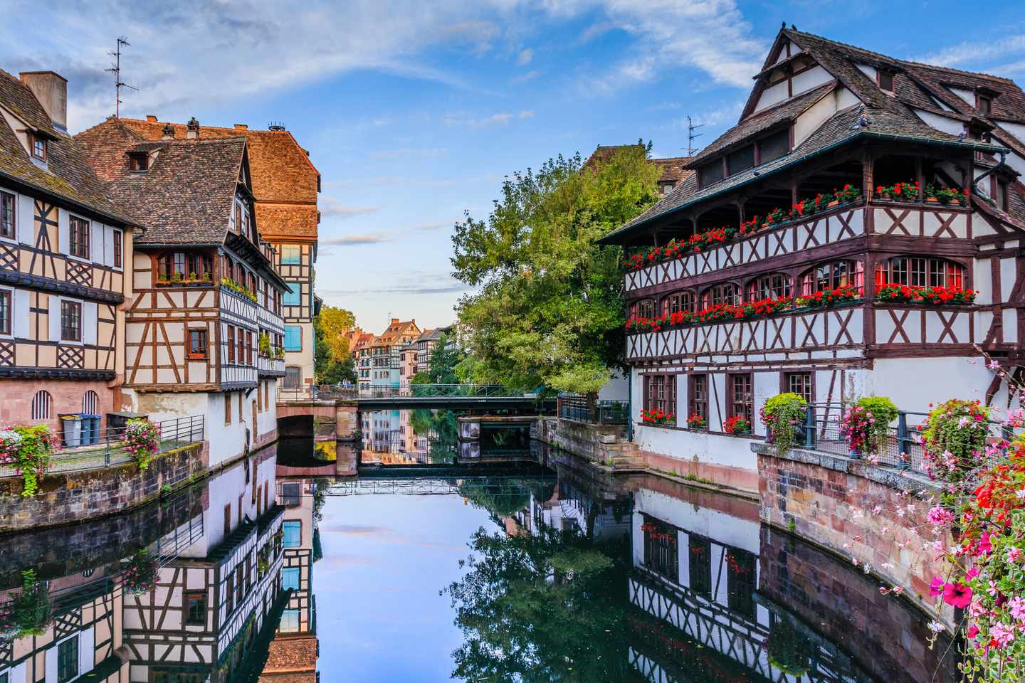 frankreich-elsass-straßburg-altstadt-klein-g-869122812.jpg
