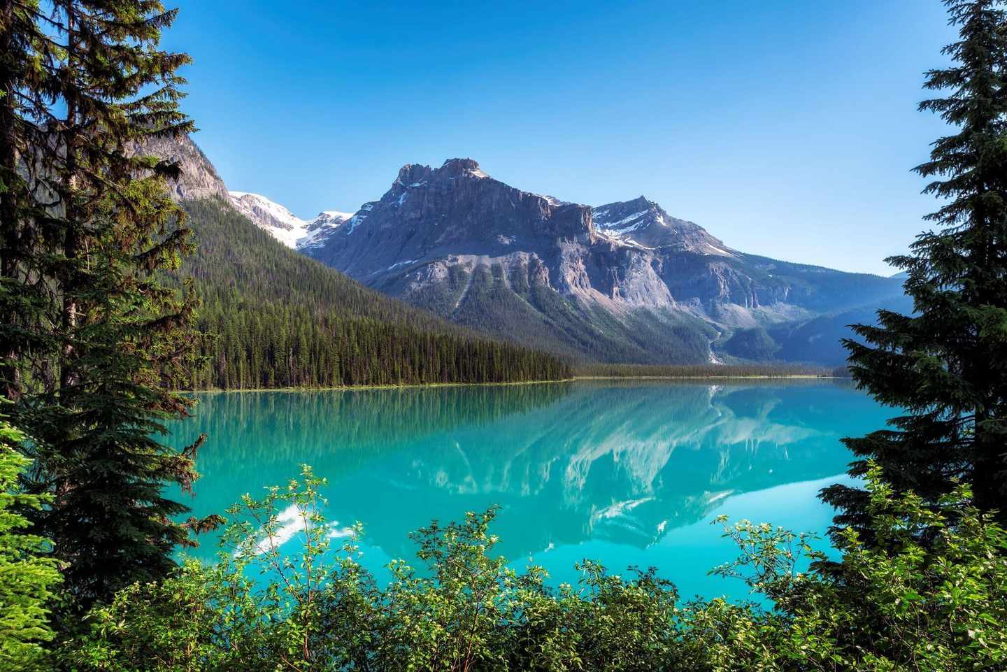 kanada-british-columbia-yoho-national-park-emerald-lake-g-873882018.jpg